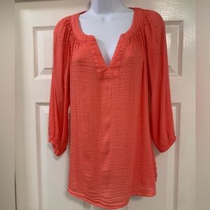 Vineyard Vines  rayon/ linen blend blouse. 2/3 elastic sleeves